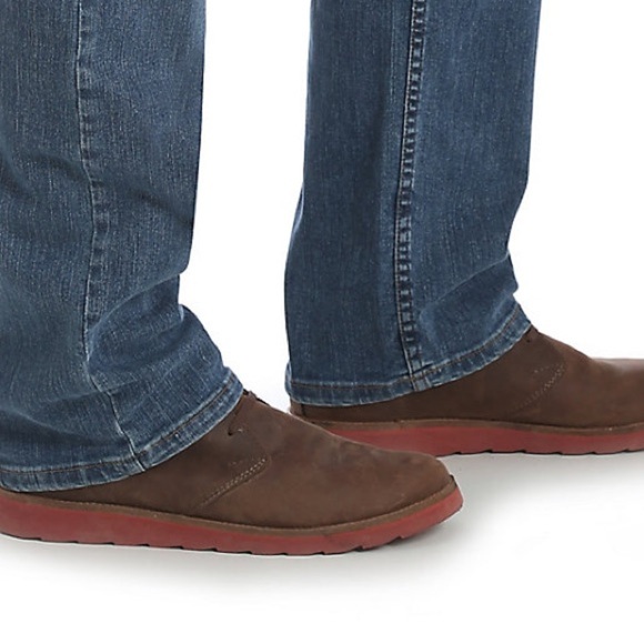 Men’s Wrangler Blue Relaxed Fit Jeans Classic Style 38x32 NWT - Picture 11 of 12